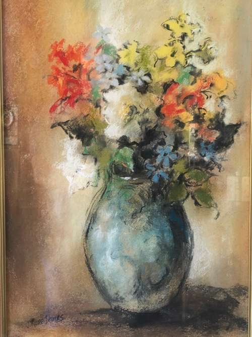 INVESTMENT ART !! JOY ROSE-INNES (SA 1939 -) BEAUTIFUL FRAMED STILL LIFE OF FLOWERS - PASTEL