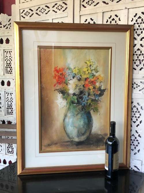 INVESTMENT ART !! JOY ROSE-INNES (SA 1939 -) BEAUTIFUL FRAMED STILL LIFE OF FLOWERS - PASTEL