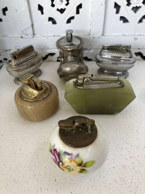 NICE LARGE JOB LOT OF VINTAGE TABLE LIGHTERS - UN TESTED CONDITION - RONSON AND OTHERS