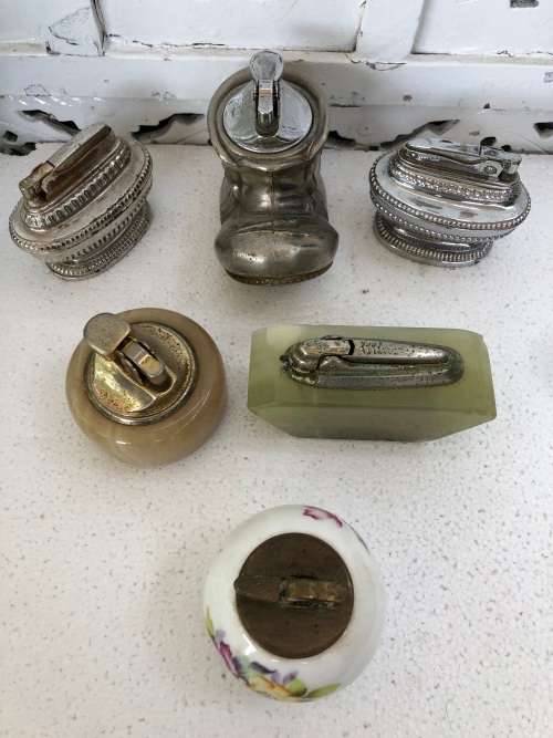 NICE LARGE JOB LOT OF VINTAGE TABLE LIGHTERS - UN TESTED CONDITION - RONSON AND OTHERS