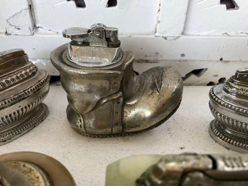 NICE LARGE JOB LOT OF VINTAGE TABLE LIGHTERS - UN TESTED CONDITION - RONSON AND OTHERS