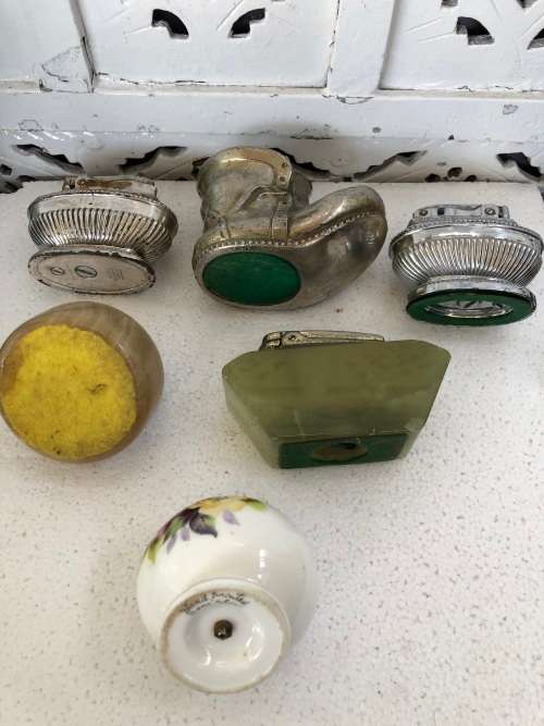 NICE LARGE JOB LOT OF VINTAGE TABLE LIGHTERS - UN TESTED CONDITION - RONSON AND OTHERS