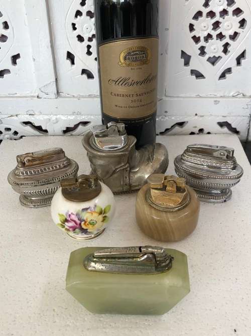 NICE LARGE JOB LOT OF VINTAGE TABLE LIGHTERS - UN TESTED CONDITION - RONSON AND OTHERS