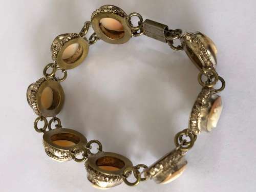 ANTIQUE VICTORIAN CARVED SHELL CAMEO FILIGREE BRACELET - GILT SILVER MARKED 800 ON THE CLASP