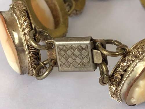 ANTIQUE VICTORIAN CARVED SHELL CAMEO FILIGREE BRACELET - GILT SILVER MARKED 800 ON THE CLASP