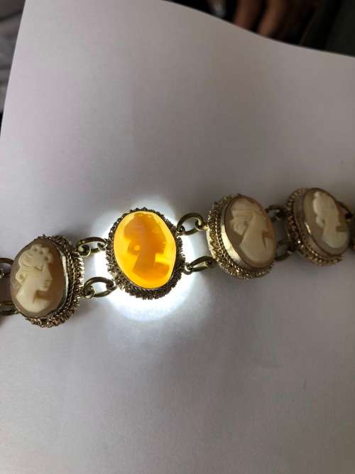 ANTIQUE VICTORIAN CARVED SHELL CAMEO FILIGREE BRACELET - GILT SILVER MARKED 800 ON THE CLASP