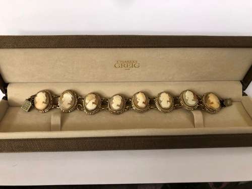 ANTIQUE VICTORIAN CARVED SHELL CAMEO FILIGREE BRACELET - GILT SILVER MARKED 800 ON THE CLASP