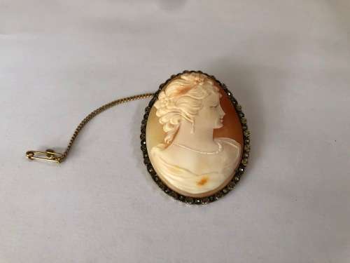 LARGE ANTIQUE VICTORIAN STERLING SILVER MARCASITE CARVED SHELL CAMEO BROOCH WITH SAFETY CHAIN
