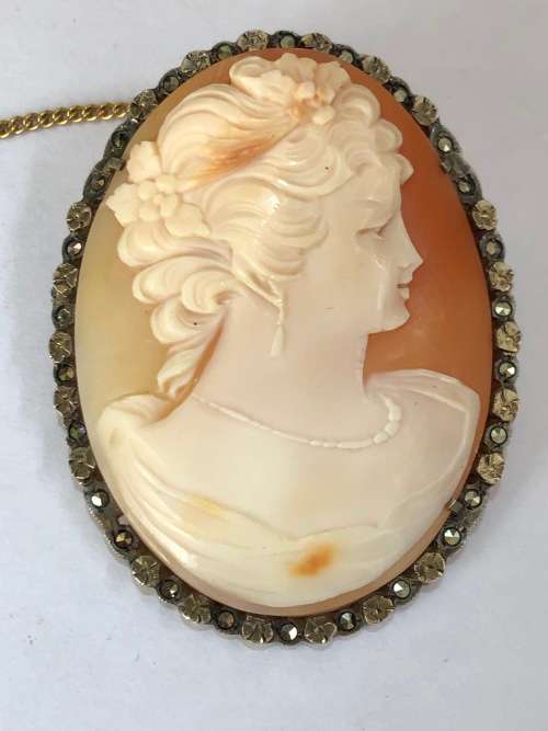 LARGE ANTIQUE VICTORIAN STERLING SILVER MARCASITE CARVED SHELL CAMEO BROOCH WITH SAFETY CHAIN