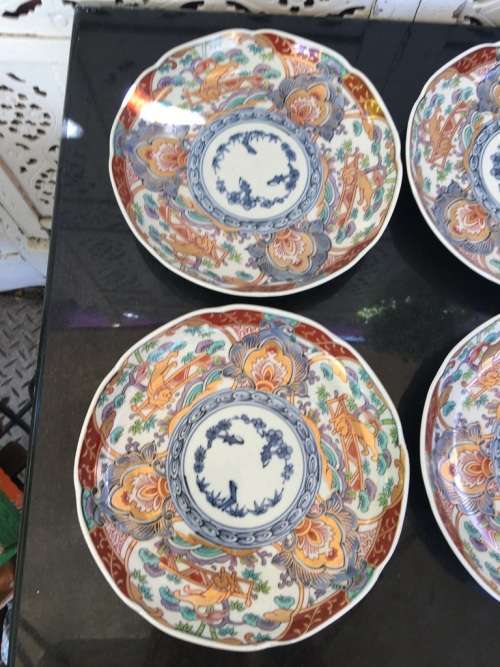 Set 6 Scalloped Hand Painted Imari Plates Underglaze Blue Scrolls under plate with Kiln Mark 22cm