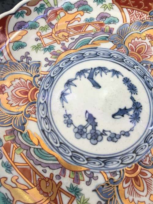 Set 6 Scalloped Hand Painted Imari Plates Underglaze Blue Scrolls under plate with Kiln Mark 22cm