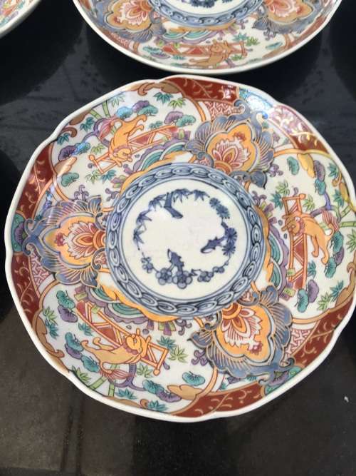 Set 6 Scalloped Hand Painted Imari Plates Underglaze Blue Scrolls under plate with Kiln Mark 22cm