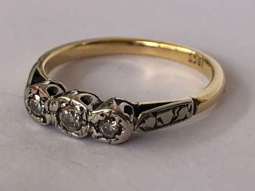 18ct YELLOW AND WHITE GOLD DIAMOND ENGAGEMENT RING - 2.31g TOTAL WEIGHT - SIZE L1/2