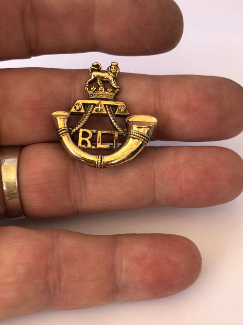 WOW !!! RARE ORIGINAL RHODESIAN LIGHT INFANTRY CAP BADGE - BRASS - READ DESCRIPTION