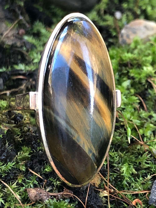 9ct YELLOW GOLD AND TIGERS EYE DRESS RING - STUNNING LARGE OVAL DESIGN - 6.02g