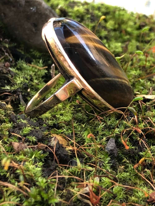 9ct YELLOW GOLD AND TIGERS EYE DRESS RING - STUNNING LARGE OVAL DESIGN - 6.02g