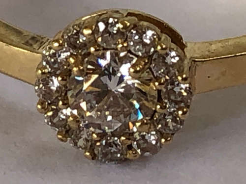 GORGEOUS 9ct VINTAGE YELLOW GOLD AND CZ CLUSTER RING  - SIZE M1/4 - 1.59g