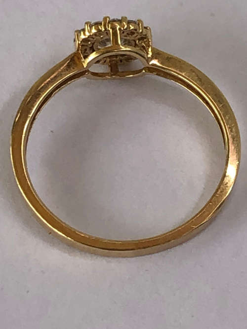 GORGEOUS 9ct VINTAGE YELLOW GOLD AND CZ CLUSTER RING  - SIZE M1/4 - 1.59g