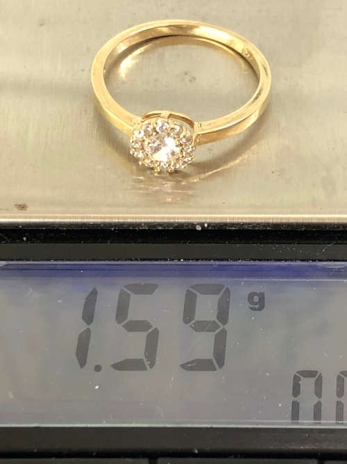 GORGEOUS 9ct VINTAGE YELLOW GOLD AND CZ CLUSTER RING  - SIZE M1/4 - 1.59g