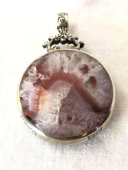 AMAZING PIECE !!! HALLMARKED DESIGNER LODOLITE QUARTS AND ONYX PENDANT - 25.49g TOTAL WEIGHT