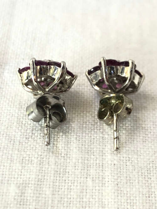 BEAUTIFUL !!! PAIR OF STERLING SILVER AND AMETHYST CLUSTER EARRINGS - 1.64g