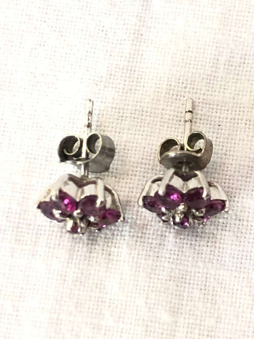 BEAUTIFUL !!! PAIR OF STERLING SILVER AND AMETHYST CLUSTER EARRINGS - 1.64g
