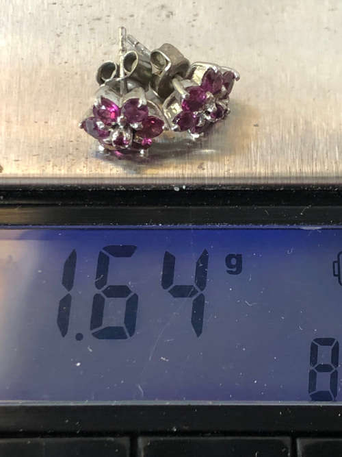 BEAUTIFUL !!! PAIR OF STERLING SILVER AND AMETHYST CLUSTER EARRINGS - 1.64g