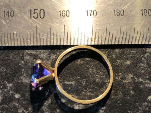 WOW !! STUNNING VINTAGE 9ct YELLOW GOLD AND AMETHYST DRESS RING - SIZE P - CLEARLY MARKED - 2.41g