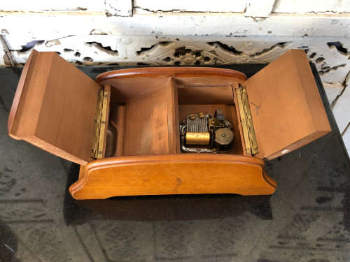 AMAZING PIECE !!! SWISS MUSICAL CIGARETTE DISPENSING BOX - IN EXCELLENT WORKING ORDER