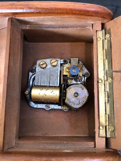 AMAZING PIECE !!! SWISS MUSICAL CIGARETTE DISPENSING BOX - IN EXCELLENT WORKING ORDER