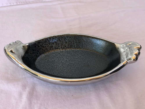 CARROL BOYES (1954 - 2019) - ORIGINAL HEADS PATTERN PATE DISH - BRAND NEW FUNCTIONAL ART