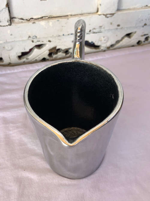 CARROL BOYES (1954 - 2019) - ORIGINAL MAN PATTERN ROUND MILK JUG / CREAMER - BRAND NEW