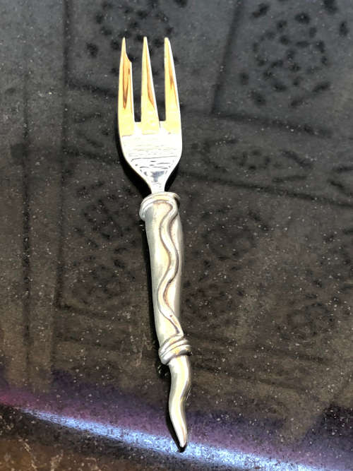 CARROL BOYES (1954 - 2019) TORCH PATTERN MINI PATE KNIFE - CLEARLY MARKED