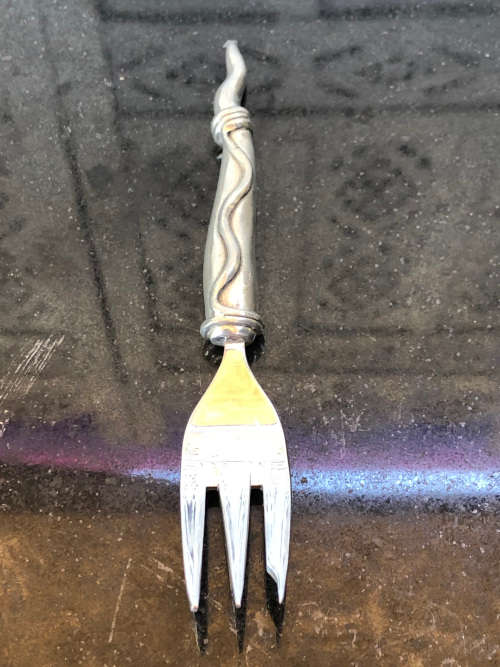 CARROL BOYES (1954 - 2019) TORCH PATTERN MINI PATE KNIFE - CLEARLY MARKED