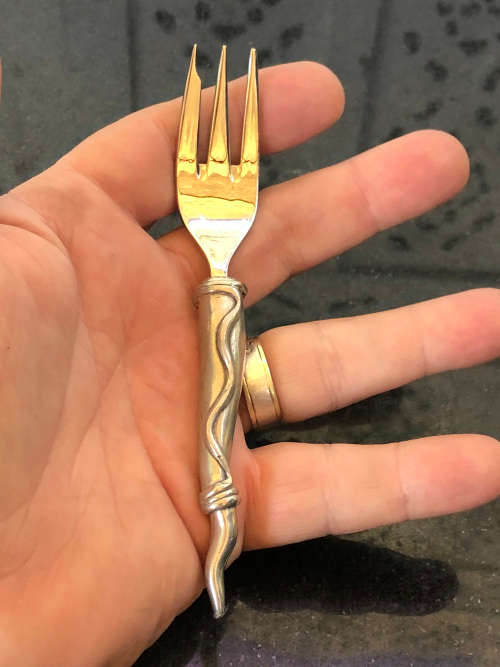 CARROL BOYES (1954 - 2019) TORCH PATTERN MINI PATE KNIFE - CLEARLY MARKED