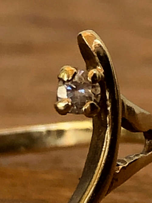 CUTE QUAINT CLASSIC DESIGN 9ct YELLOW GOLD AND CZ WISHBONE RING - SIZE P - 1.07g