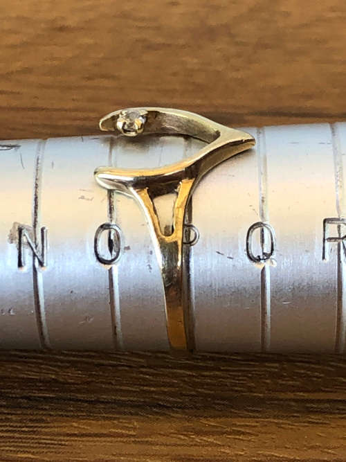 CUTE QUAINT CLASSIC DESIGN 9ct YELLOW GOLD AND CZ WISHBONE RING - SIZE P - 1.07g