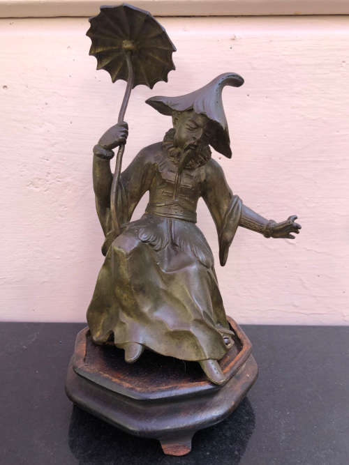 Amazing heavy cast bronze Chinese figurine on a wooden base