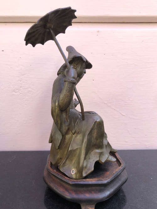Amazing heavy cast bronze Chinese figurine on a wooden base