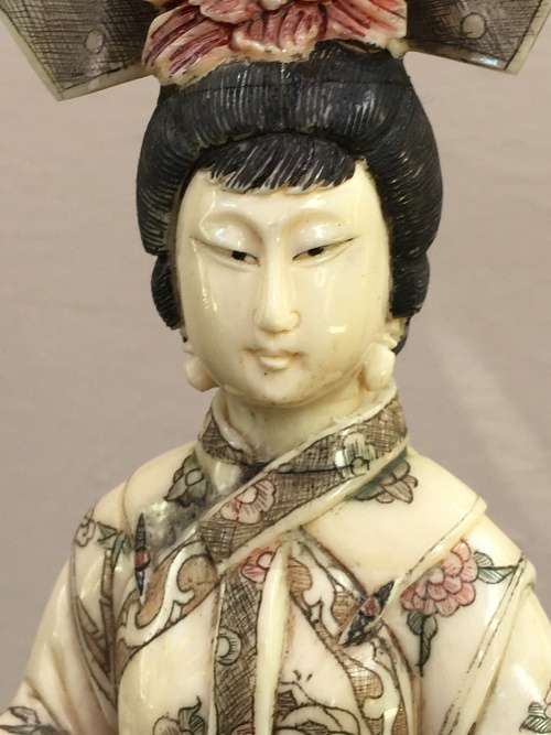 Japanese Bone Geisha figurine sculpted hand decorated. 28 cm tall  moving arm and bird