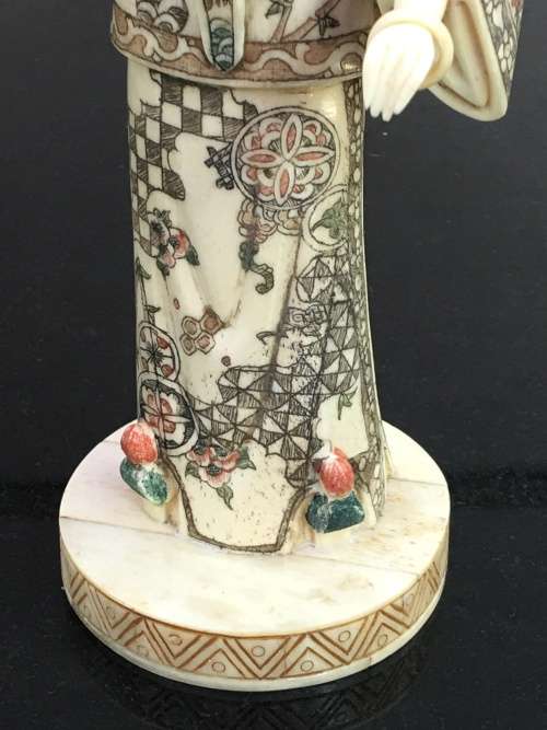 Japanese Bone Geisha figurine sculpted hand decorated. 28 cm tall  moving arm and bird