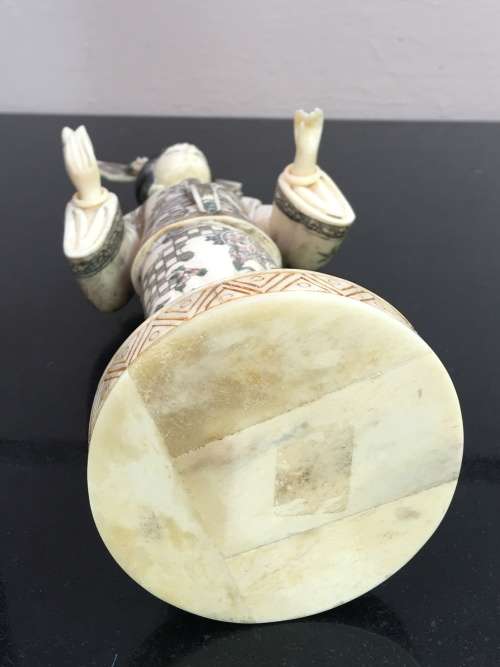 Japanese Bone Geisha figurine sculpted hand decorated. 28 cm tall  moving arm and bird