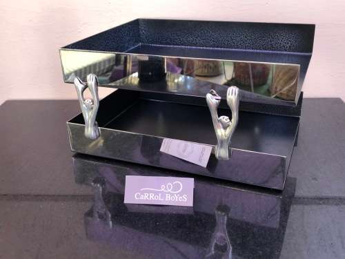 LATE ENTRY !!!!!  Carrol Boyes (1954 - 2019) Functional Art !!! - Man Pattern Paper Tray Set