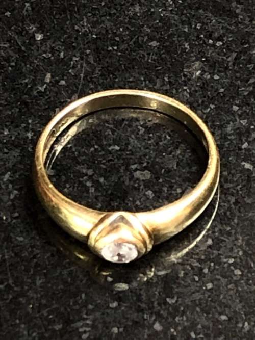 WOW !!! STUNNING 9ct YELLOW GOLD WITH CUBIC ZIRCONIA FASHION RING - SIZE O - 2.38 g