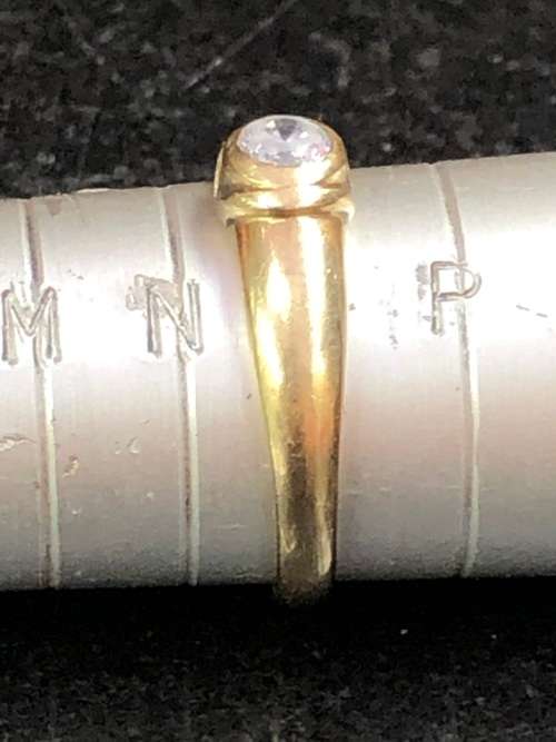 WOW !!! STUNNING 9ct YELLOW GOLD WITH CUBIC ZIRCONIA FASHION RING - SIZE O - 2.38 g