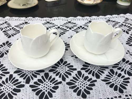 Collectors !!! Ultra Rare ALESSI Porcelain Demitasse / Mocha pair of Tulip Pattern Cups and Saucers