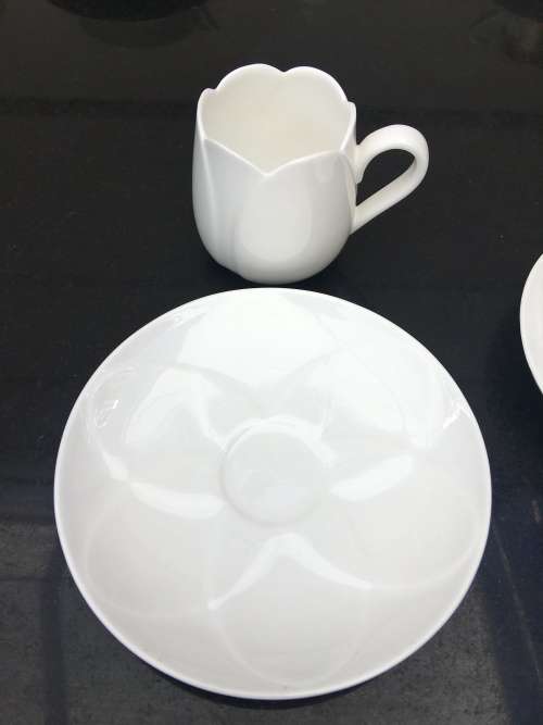 Collectors !!! Ultra Rare ALESSI Porcelain Demitasse / Mocha pair of Tulip Pattern Cups and Saucers