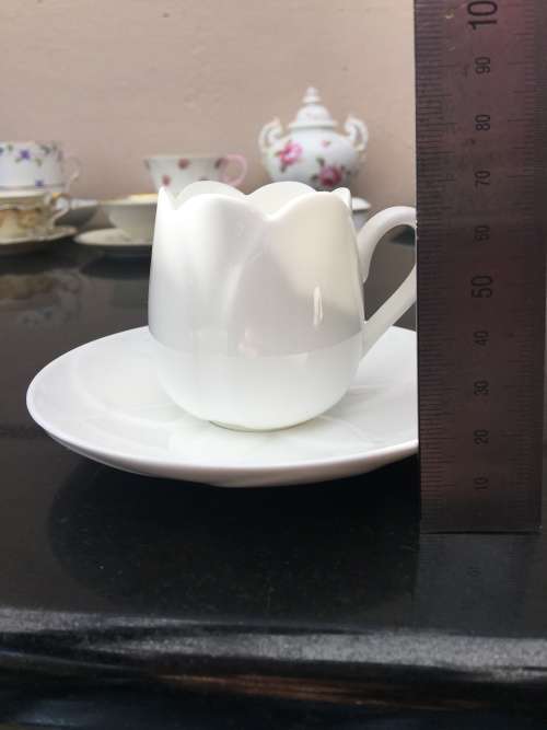 Collectors !!! Ultra Rare ALESSI Porcelain Demitasse / Mocha pair of Tulip Pattern Cups and Saucers