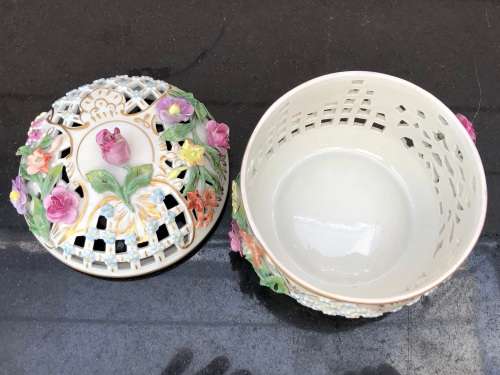 WOW !!! CARL THIEME FOR DRESDEN (1902 - 1920) RARE PIERCED AND EMBELLISHED LIDDED BOWL