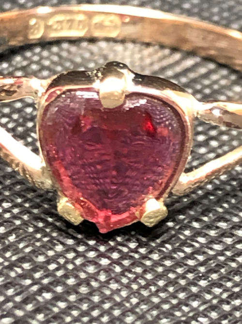 WHAT A BEAUTY !! STUNNING VINTAGE BIRMINGHAM 9ct YELLOW GOLD KUNZITE HEART RING - 1.86g - SIZE O 1/2